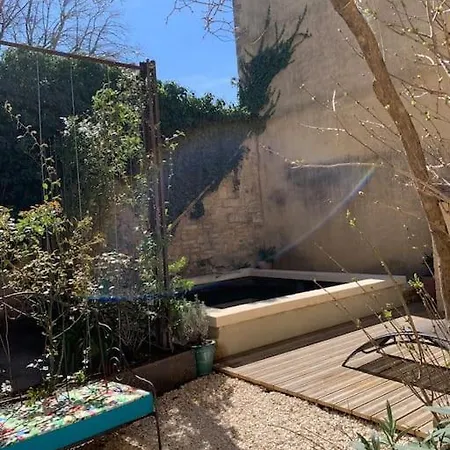 Maison Atypique Avec Jardin Et Piscine