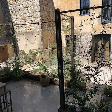 Maison Atypique Avec Jardin Et Piscine