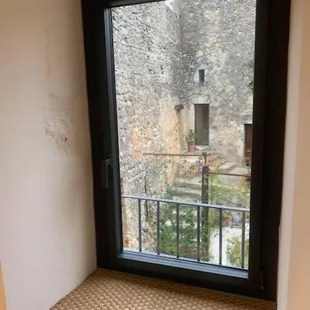 Maison Atypique Avec Jardin Et Piscine