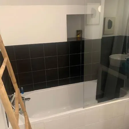 Дом отдыха Maison Atypique Avec Jardin Et Piscine *