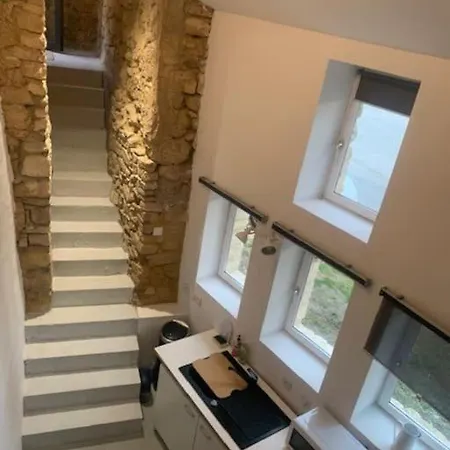Maison Atypique Avec Jardin Et Piscine *