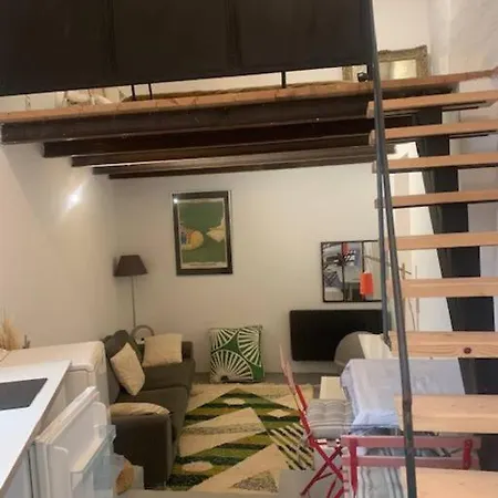 Maison Atypique Avec Jardin Et Piscine Дом отдыха Cornillon