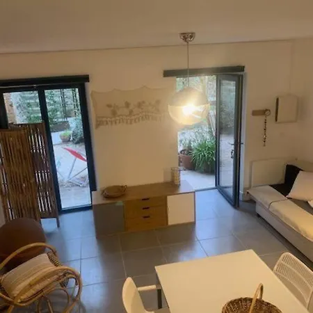 Дом отдыха Maison Atypique Avec Jardin Et Piscine *